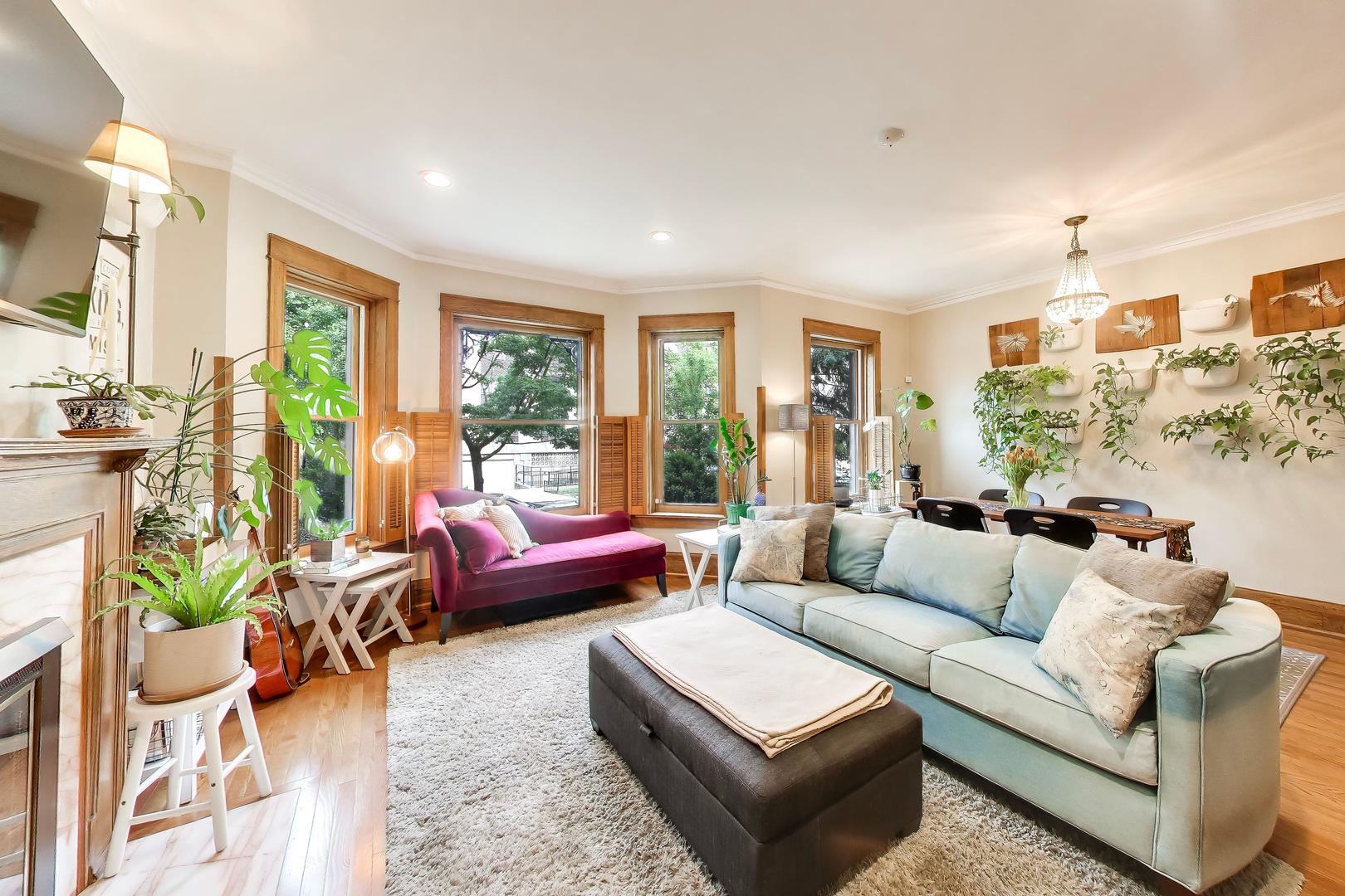 3808 North Pine Grove Avenue Chicago IL 60613