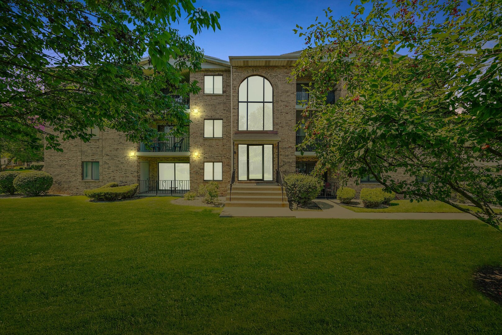 13248 West Circle Drive Parkway Crestwood IL 60418