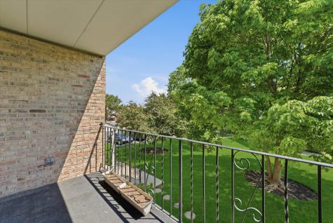 13248 West Circle Drive Parkway Crestwood IL 60418