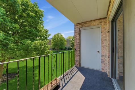 13248 West Circle Drive Parkway Crestwood IL 60418