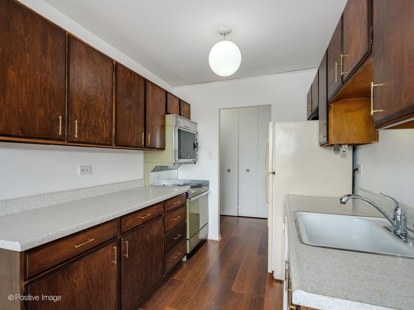 7061 North Kedzie Avenue Chicago IL 60645
