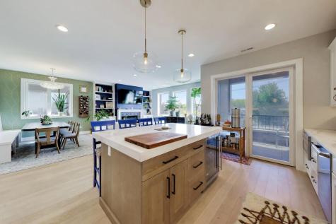 2437 West Foster Avenue Chicago IL 60625