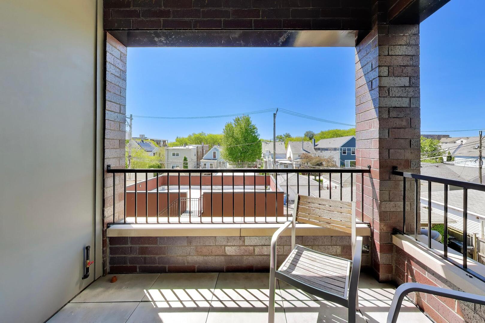 2437 West Foster Avenue Chicago IL 60625