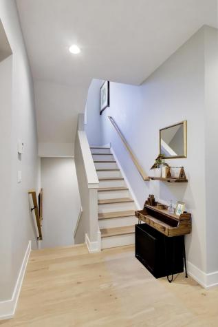 2437 West Foster Avenue Chicago IL 60625