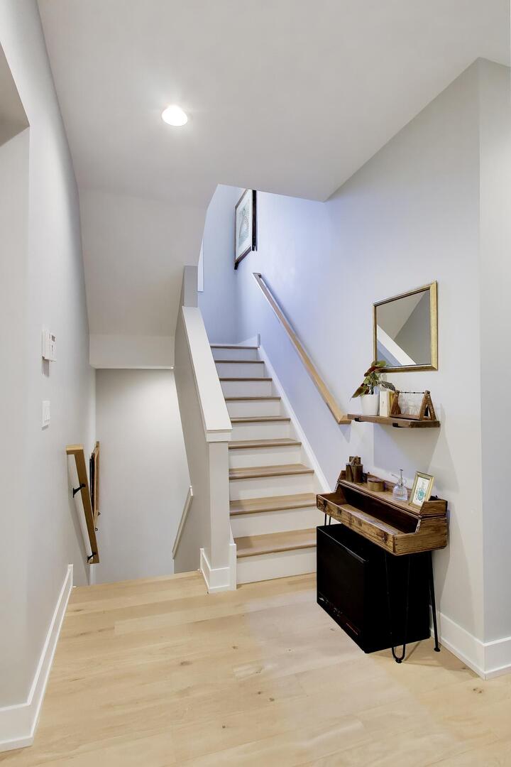 2437 West Foster Avenue Chicago IL 60625