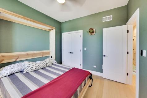 2437 West Foster Avenue Chicago IL 60625