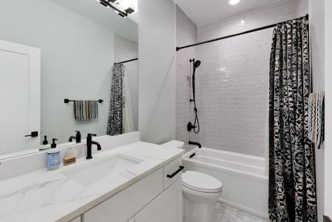 2437 West Foster Avenue Chicago IL 60625