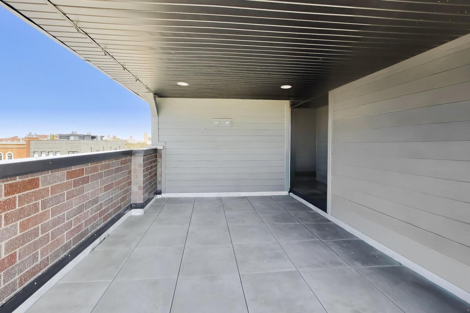 2437 West Foster Avenue Chicago IL 60625