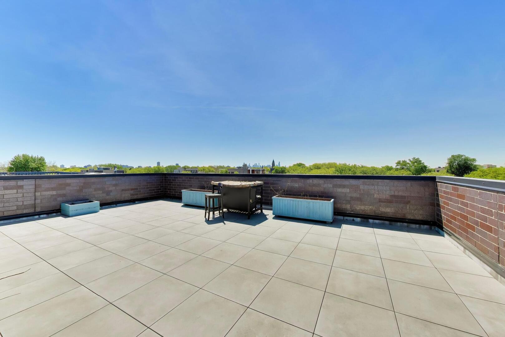 2437 West Foster Avenue Chicago IL 60625