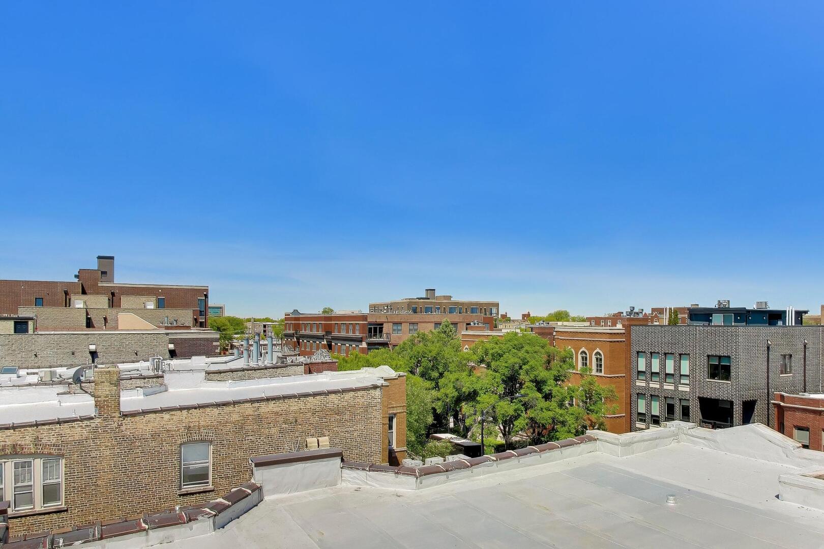 2437 West Foster Avenue Chicago IL 60625