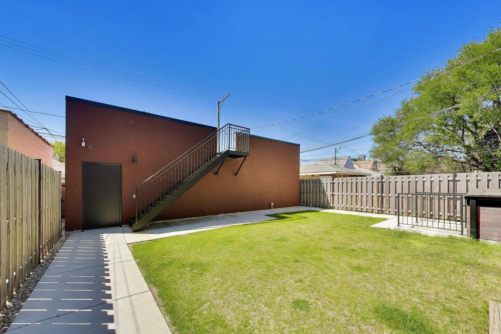 2437 West Foster Avenue Chicago IL 60625