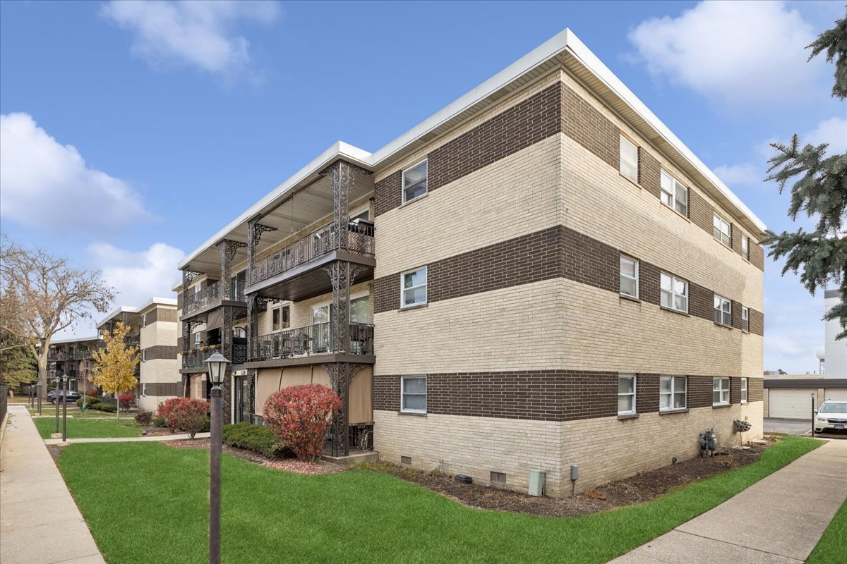 935 South 8th Avenue La Grange IL 60525