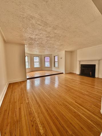 6735 South Oglesby Avenue Chicago IL 60649
