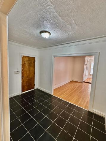 6735 South Oglesby Avenue Chicago IL 60649