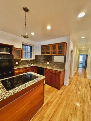 6735 South Oglesby Avenue Chicago IL 60649