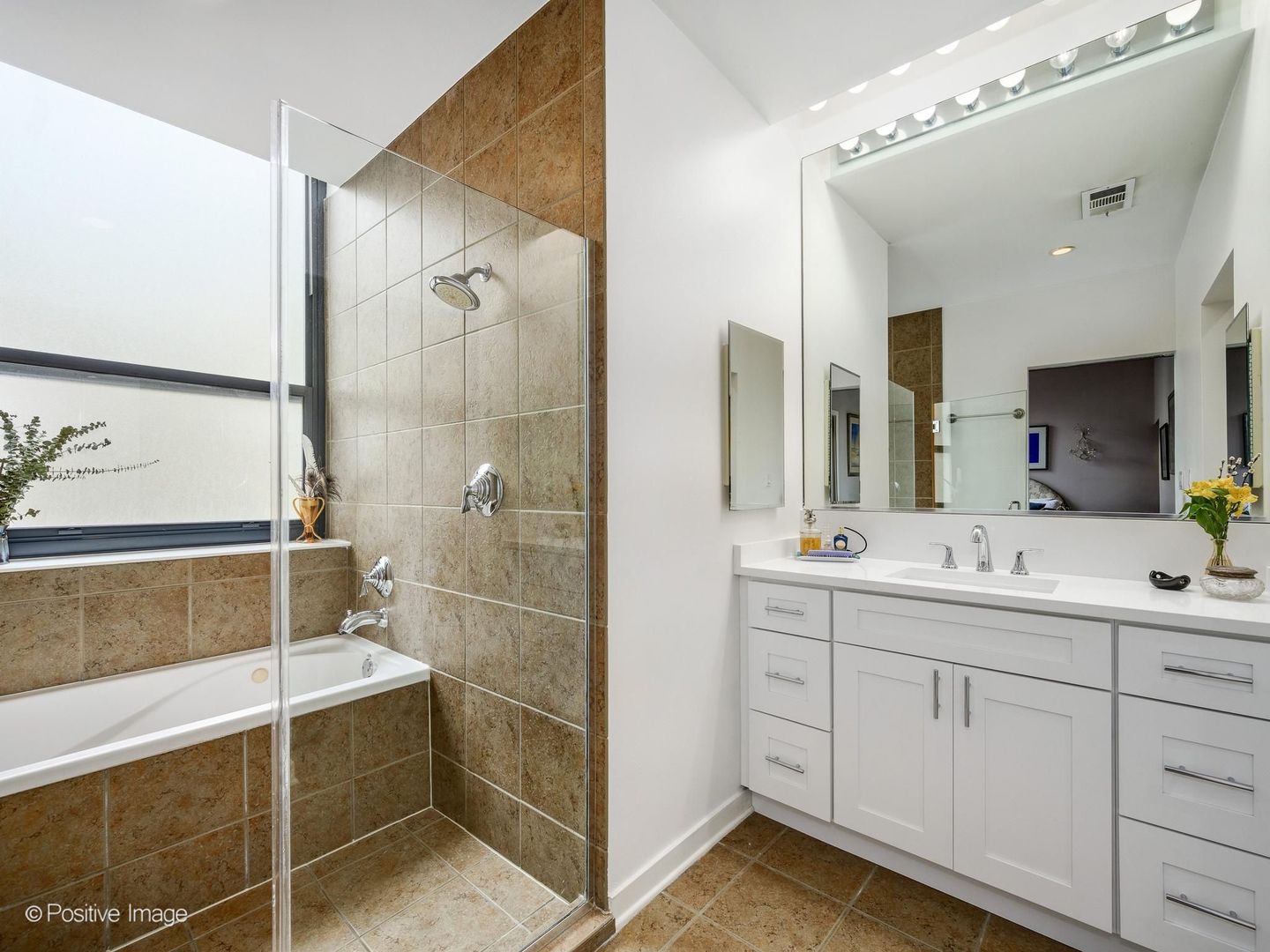 1910 South Indiana Avenue Chicago IL 60616