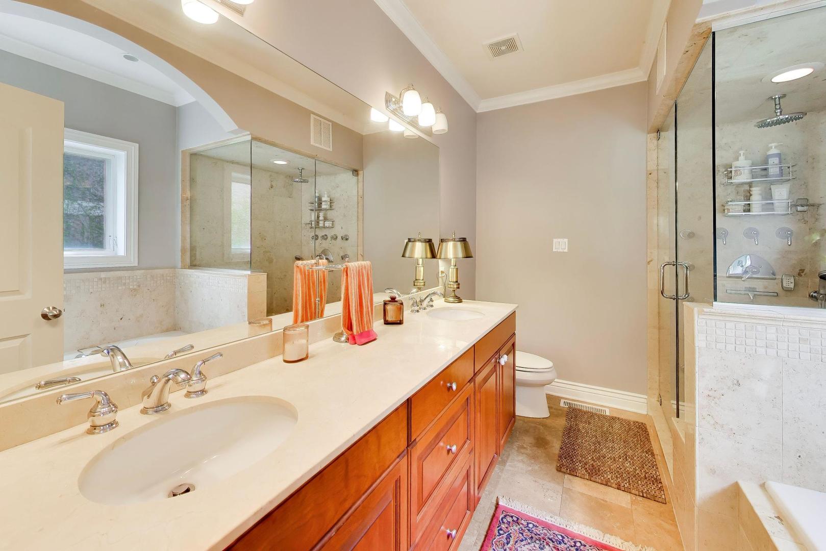 5526 North Winthrop Avenue Chicago IL 60640
