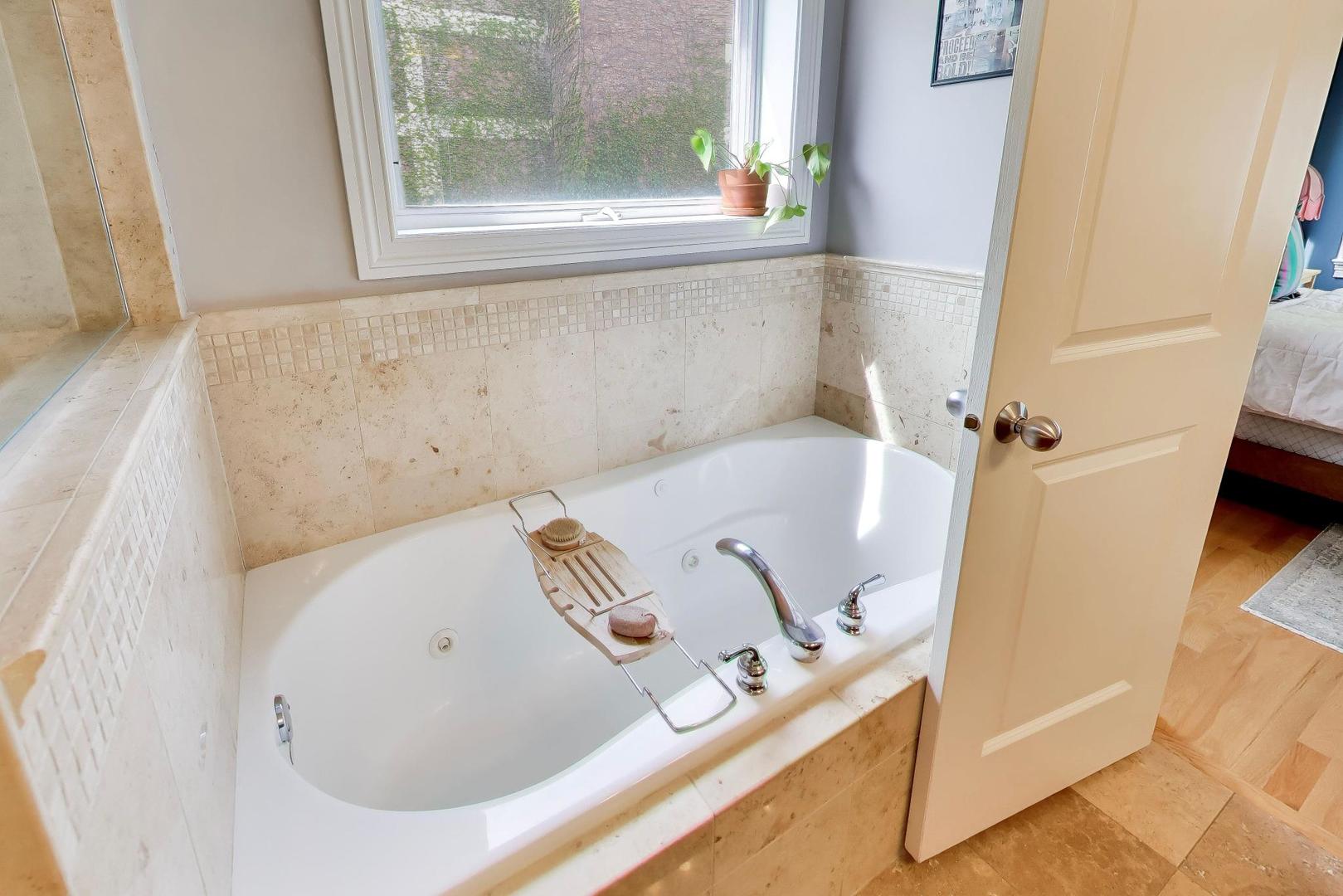 5526 North Winthrop Avenue Chicago IL 60640