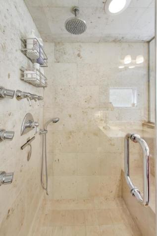 5526 North Winthrop Avenue Chicago IL 60640