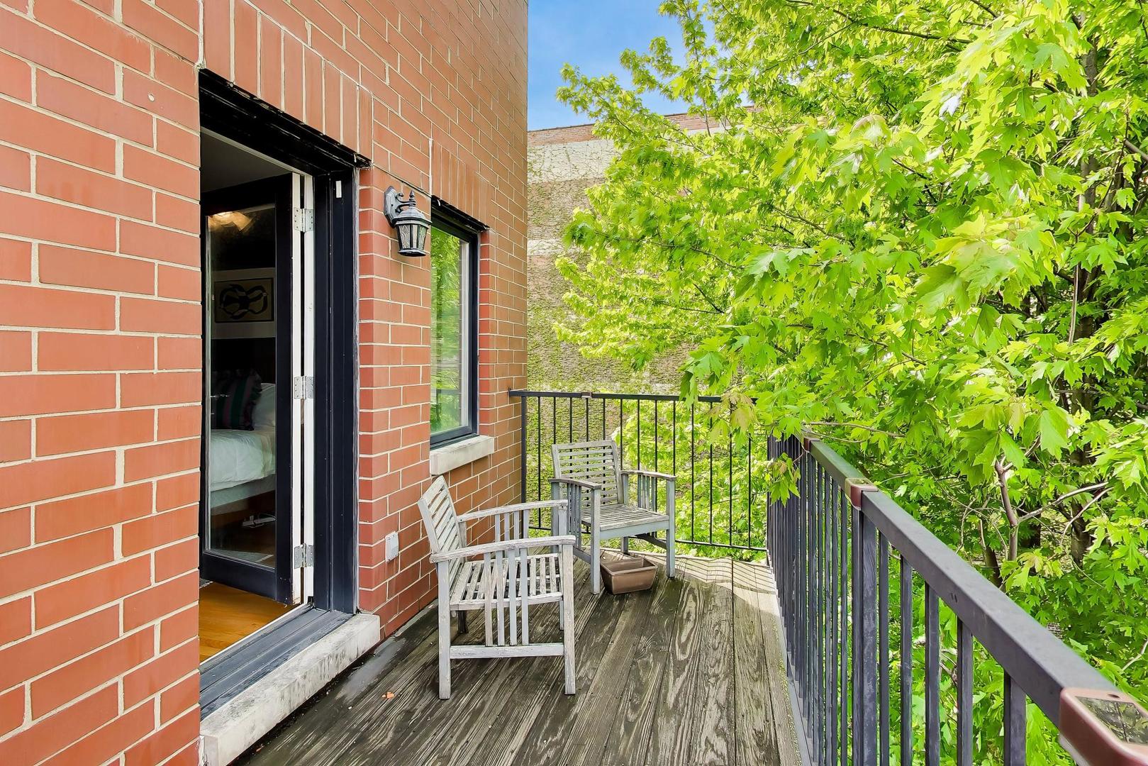 5526 North Winthrop Avenue Chicago IL 60640