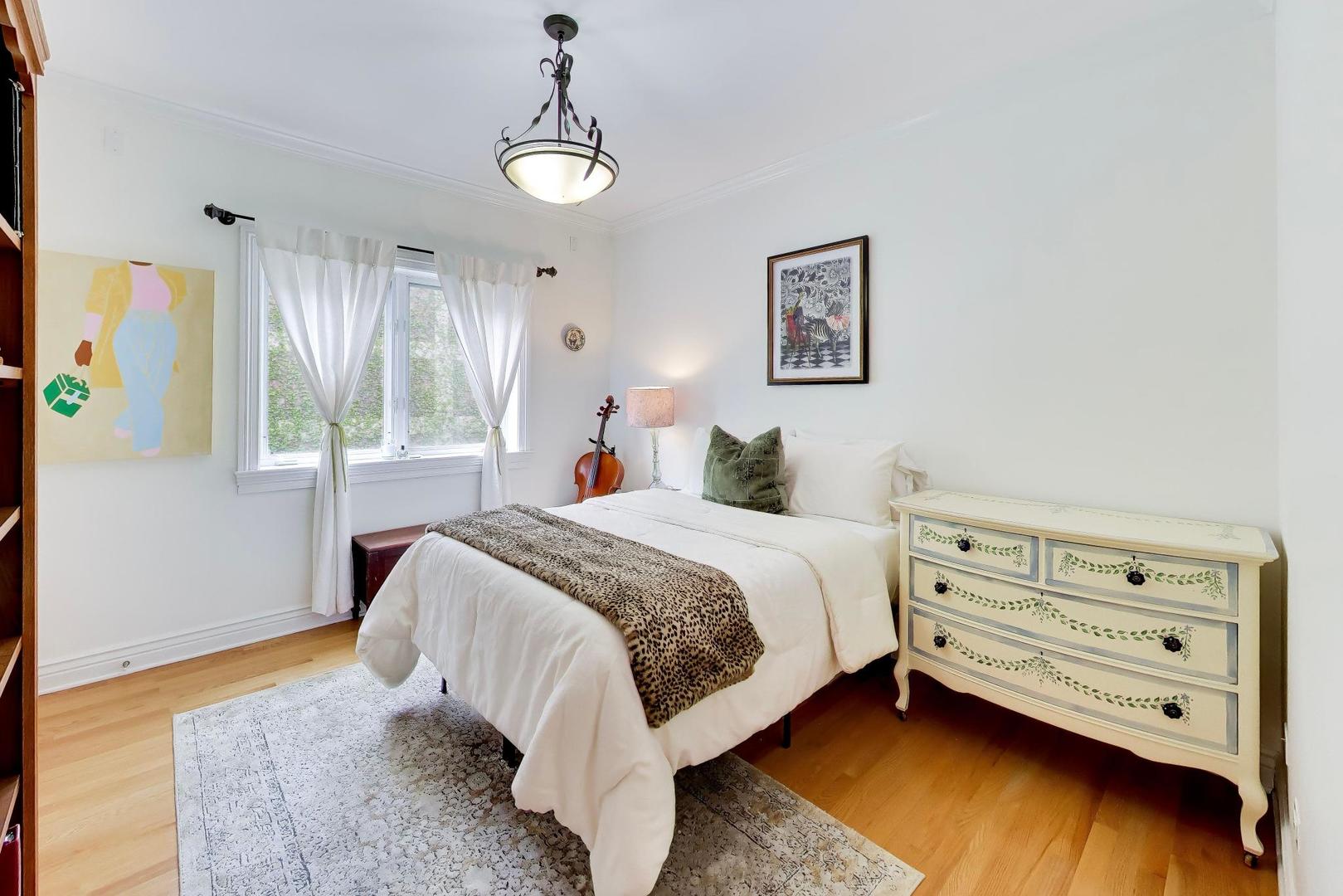 5526 North Winthrop Avenue Chicago IL 60640