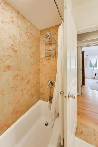 5526 North Winthrop Avenue Chicago IL 60640