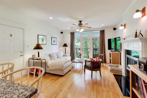 5526 North Winthrop Avenue Chicago IL 60640
