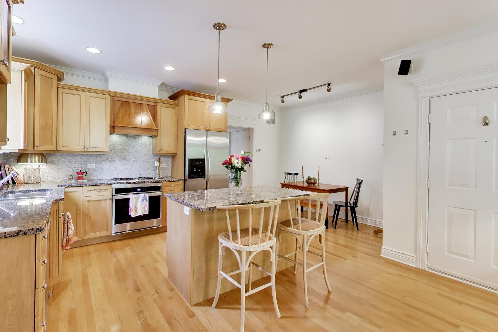 5526 North Winthrop Avenue Chicago IL 60640