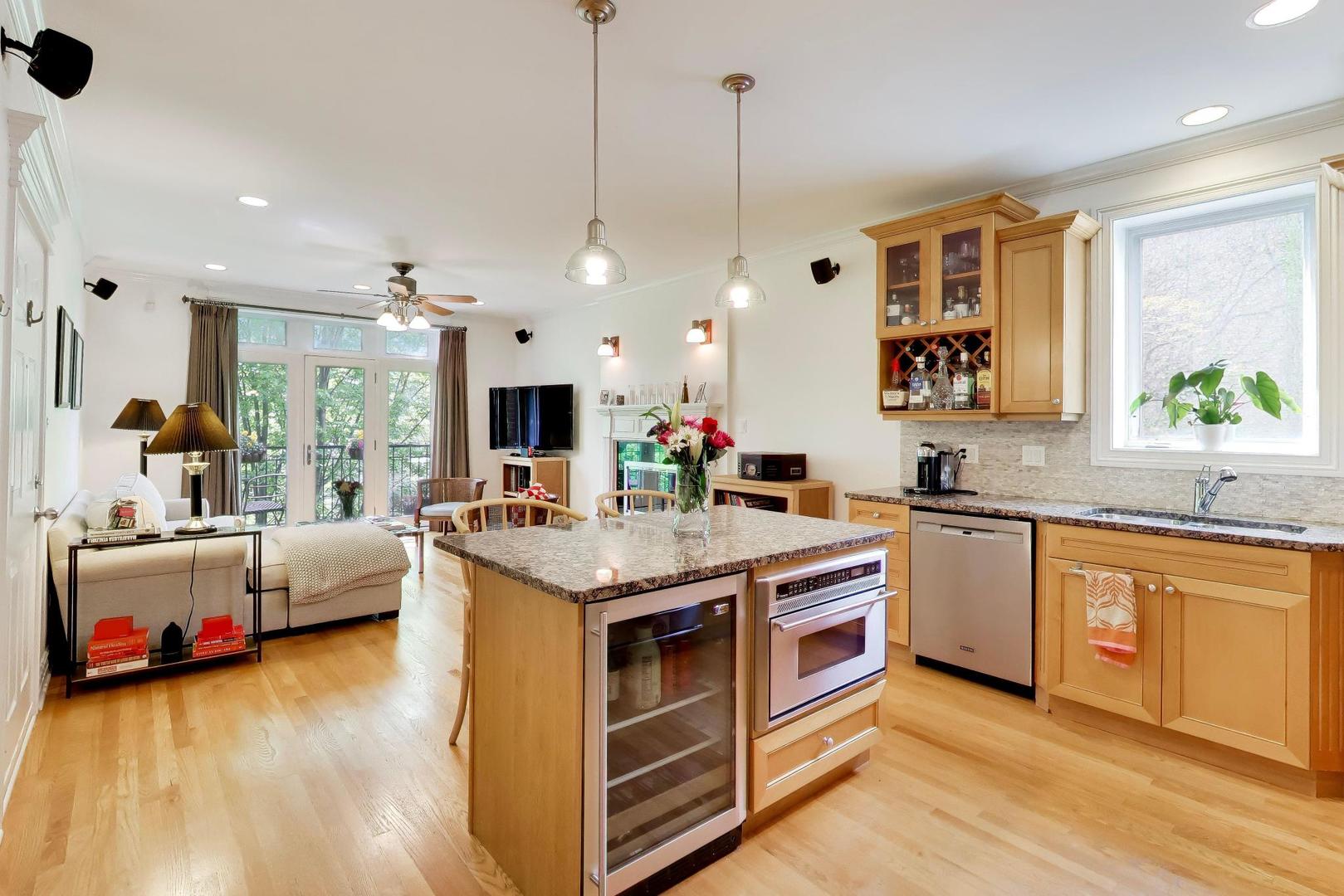 5526 North Winthrop Avenue Chicago IL 60640