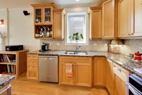 5526 North Winthrop Avenue Chicago IL 60640