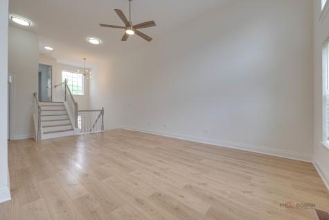 386 Gladstone Lane Elgin IL 60120