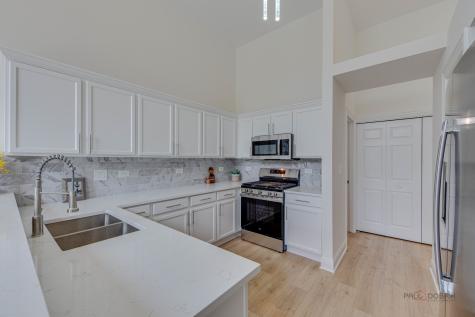 386 Gladstone Lane Elgin IL 60120