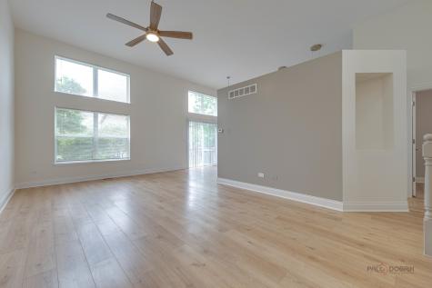 386 Gladstone Lane Elgin IL 60120