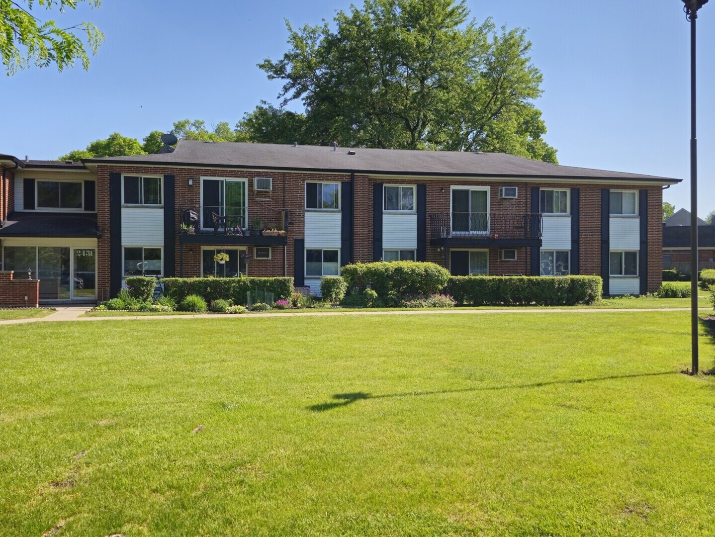 2431 East Brandenberry Court Arlington Heights IL 60004