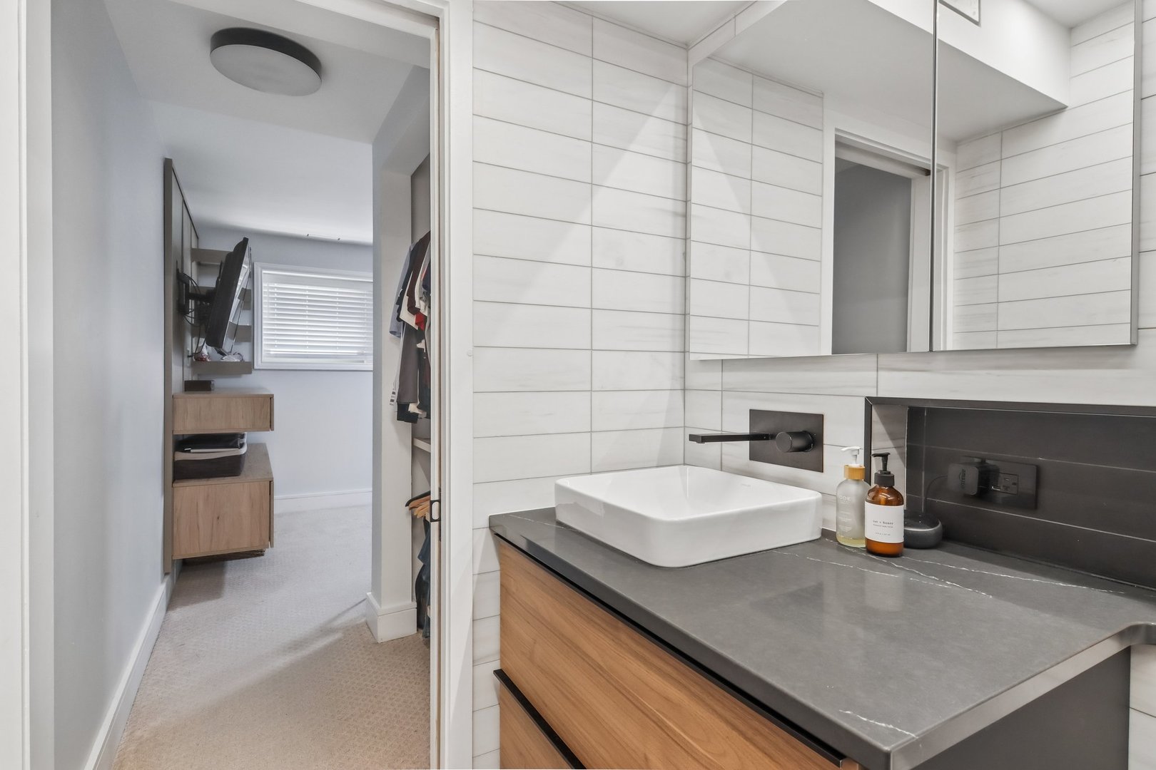 2656 West Gunnison Street Chicago IL 60625