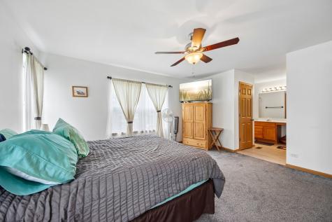 502 Heritage Court St. Charles IL 60175