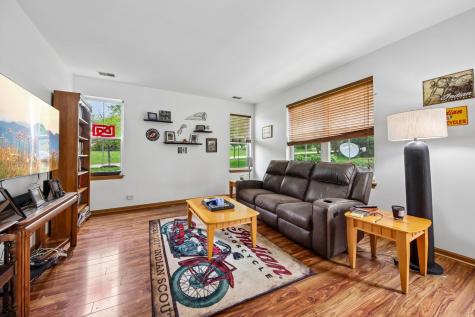 502 Heritage Court St. Charles IL 60175