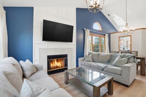 3255 North Daniels Court Arlington Heights IL 60004