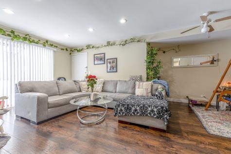 9396 Bay Colony Drive Des Plaines IL 60016