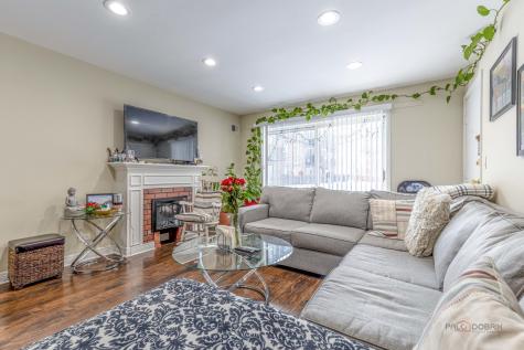 9396 Bay Colony Drive Des Plaines IL 60016
