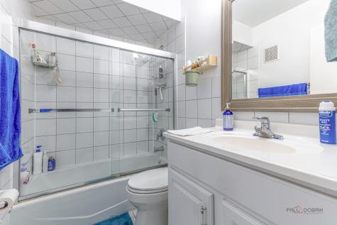 9396 Bay Colony Drive Des Plaines IL 60016