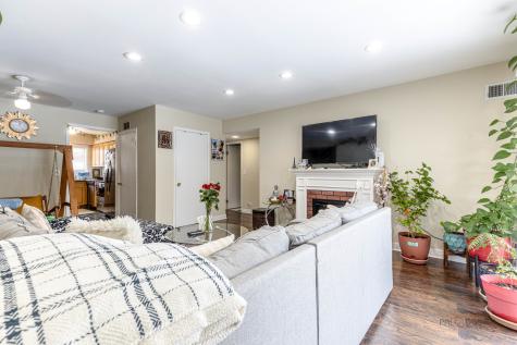 9396 Bay Colony Drive Des Plaines IL 60016
