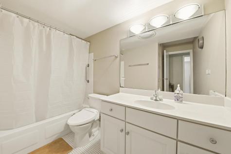 2100 Valencia Drive Northbrook IL 60062