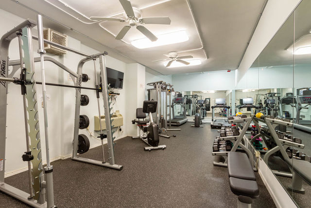 6157 North Sheridan Road Chicago IL 60660