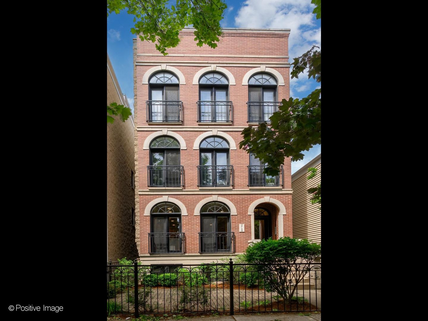 2718 North Wayne Avenue Chicago IL 60614