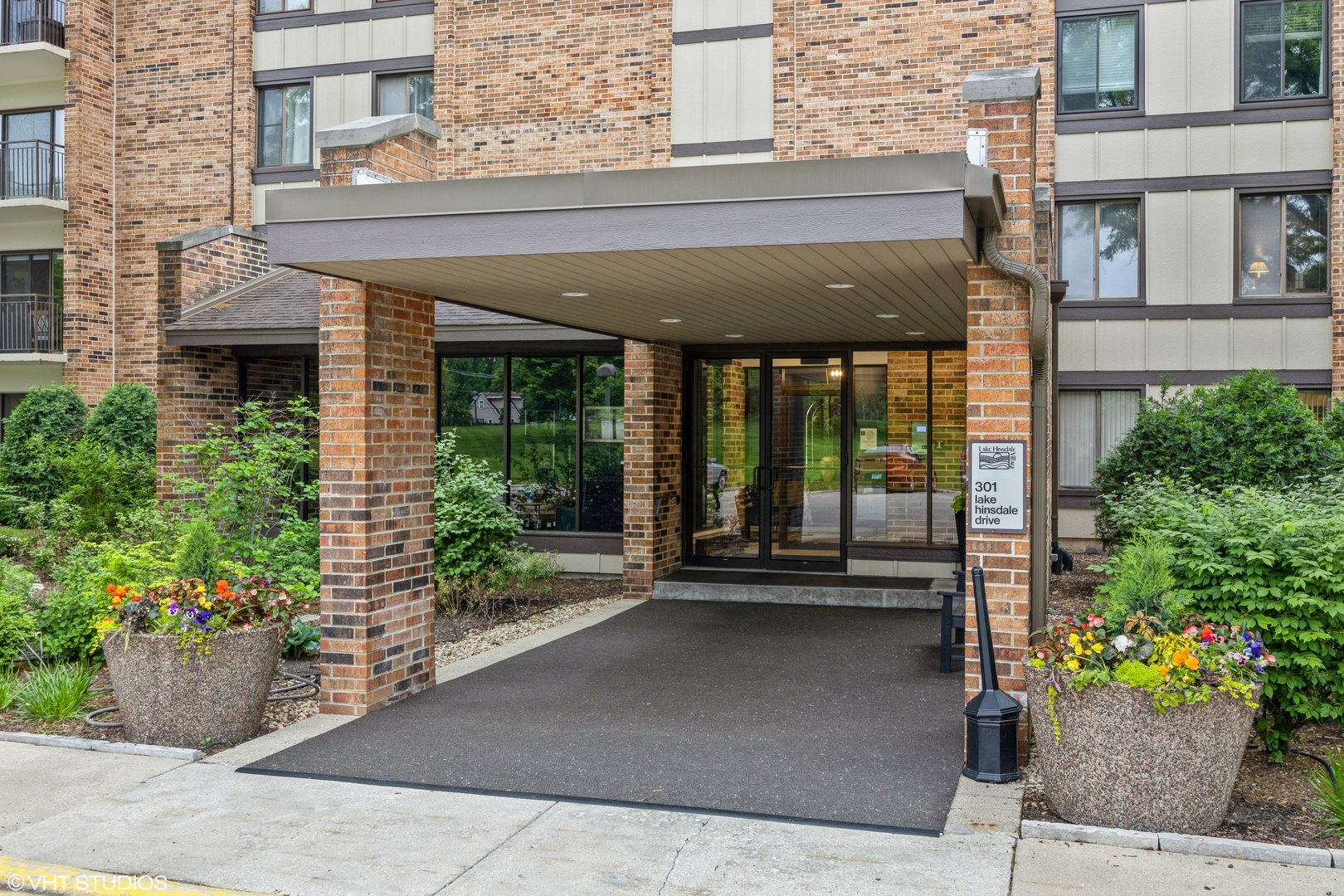 301 Lake Hinsdale Drive Willowbrook IL 60527