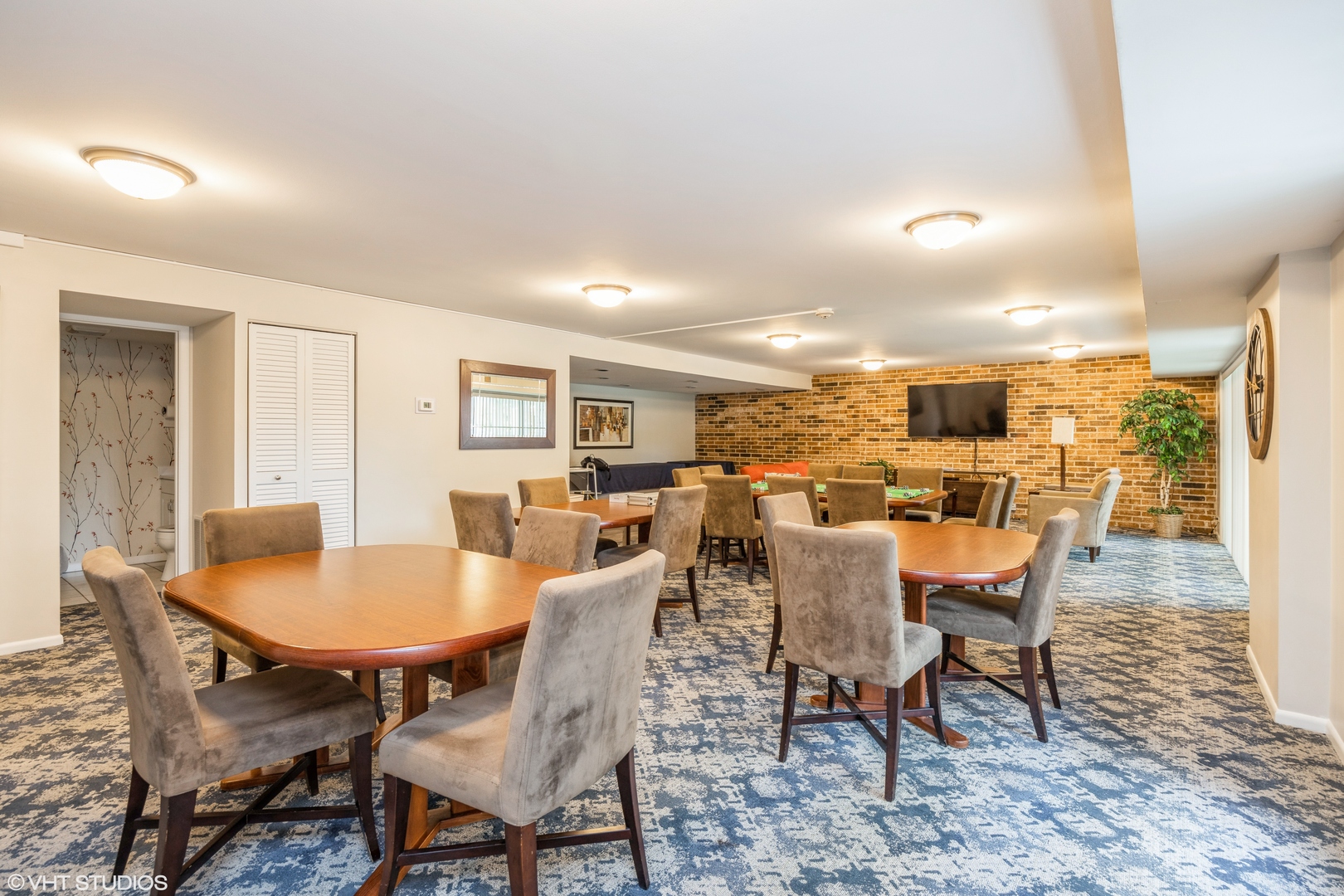 301 Lake Hinsdale Drive Willowbrook IL 60527