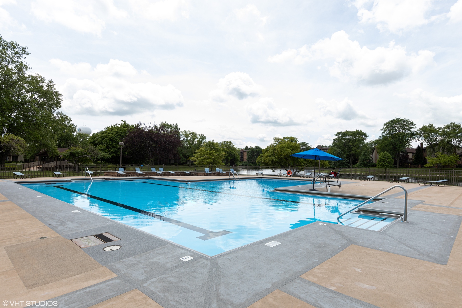 301 Lake Hinsdale Drive Willowbrook IL 60527