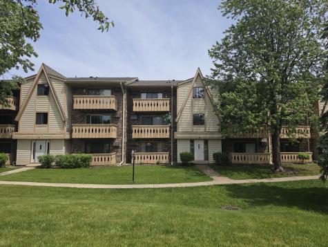 12 Parkside Court Vernon Hills IL 60061