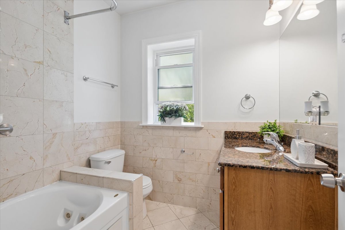 6333 North Glenwood Avenue Chicago IL 60660